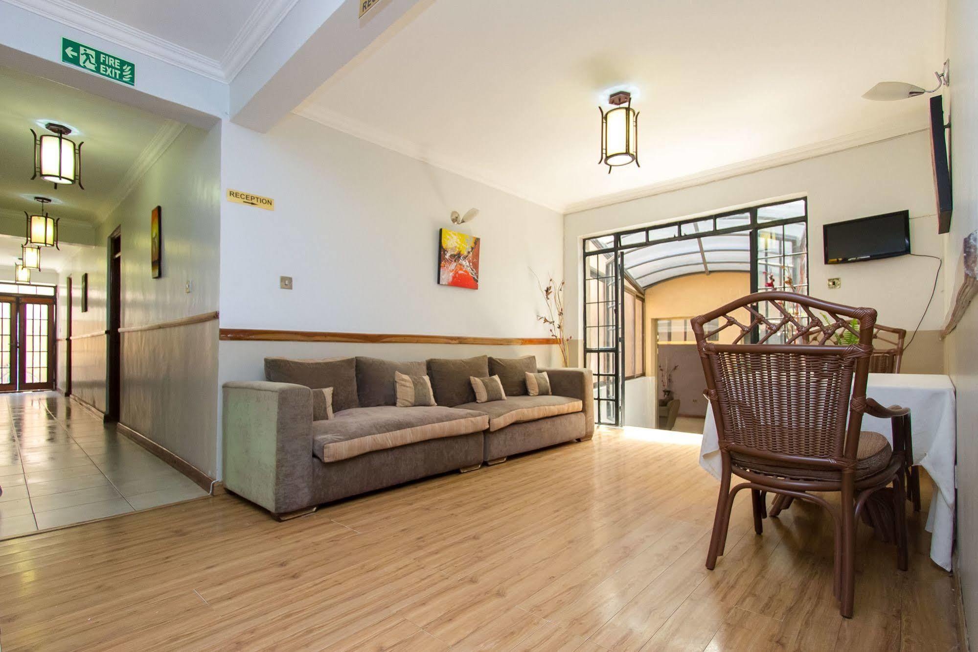 Victoria Comfort Inn 基苏木 外观 照片