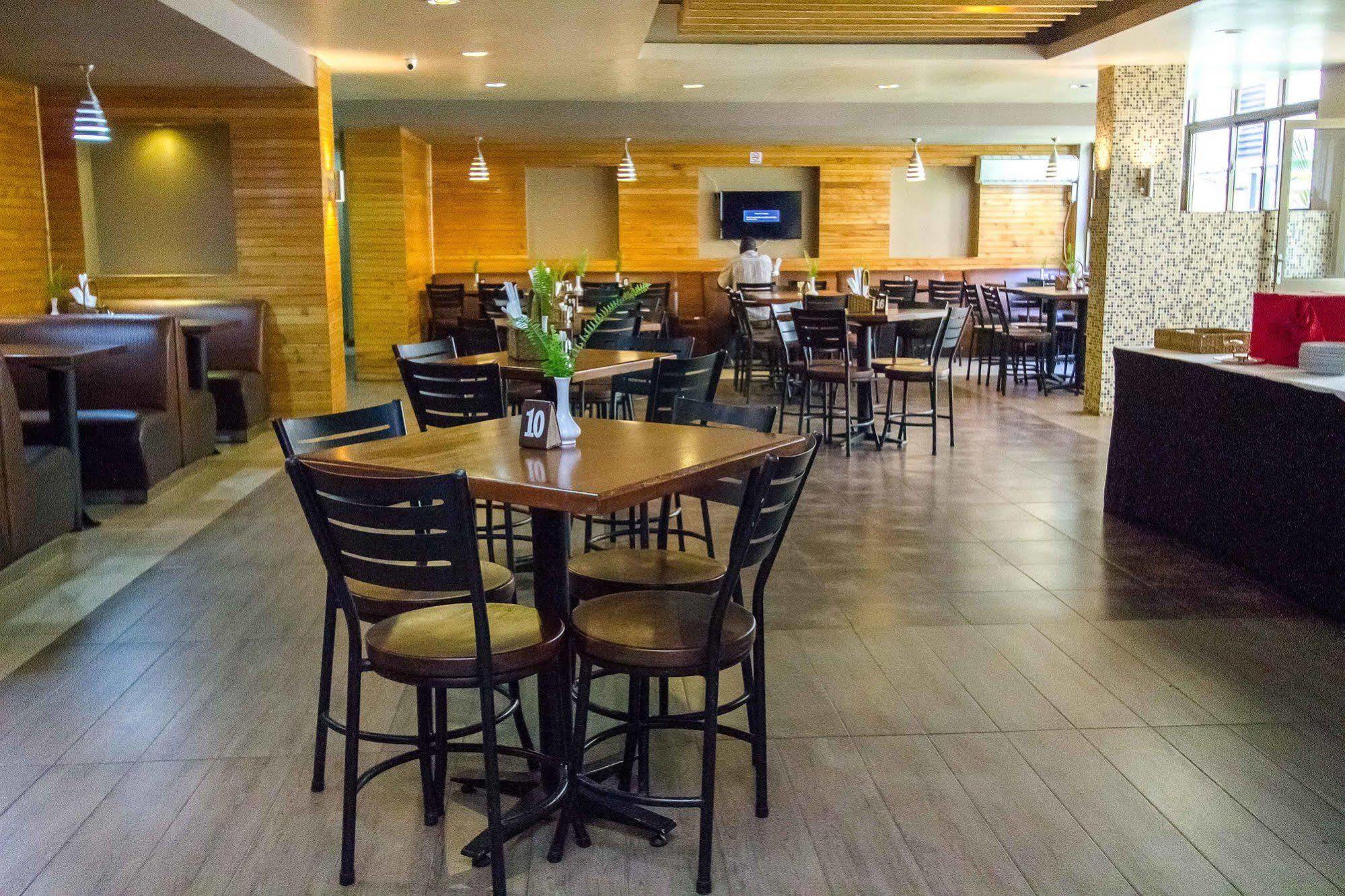 Victoria Comfort Inn 基苏木 外观 照片