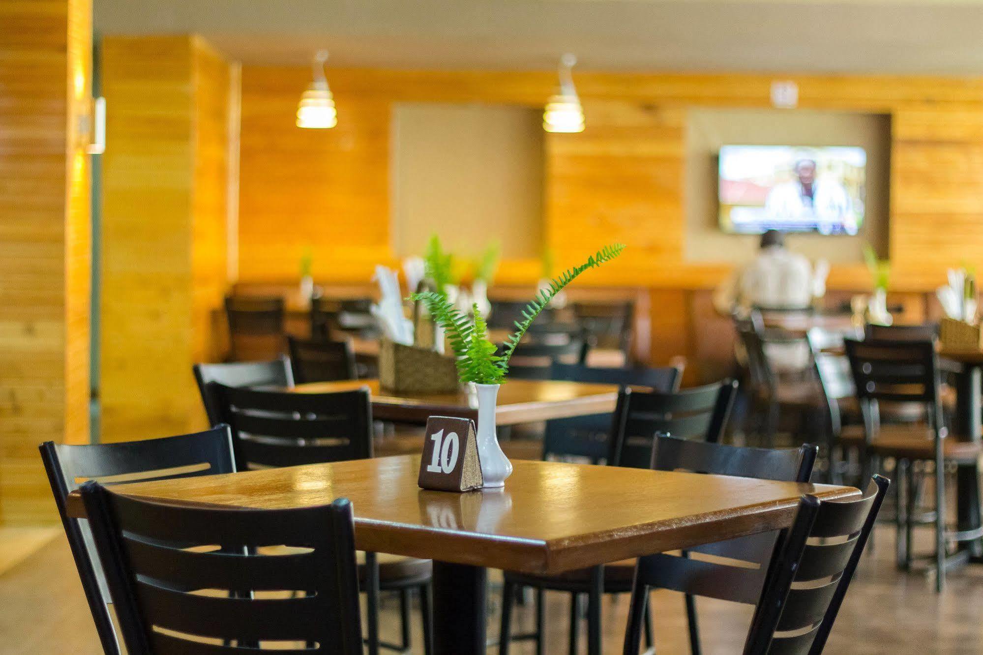 Victoria Comfort Inn 基苏木 外观 照片