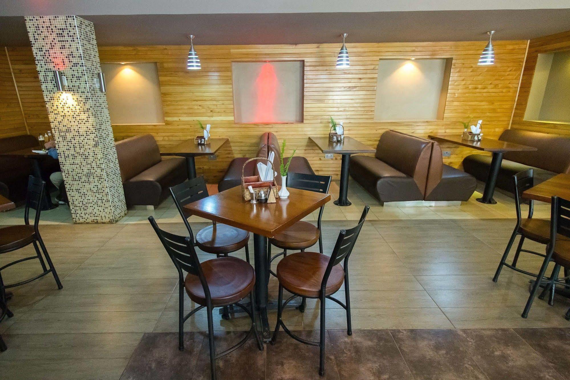 Victoria Comfort Inn 基苏木 外观 照片